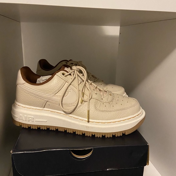 Nike Air Force 1 Low Luxe Pearl White - Picture 6 of 8